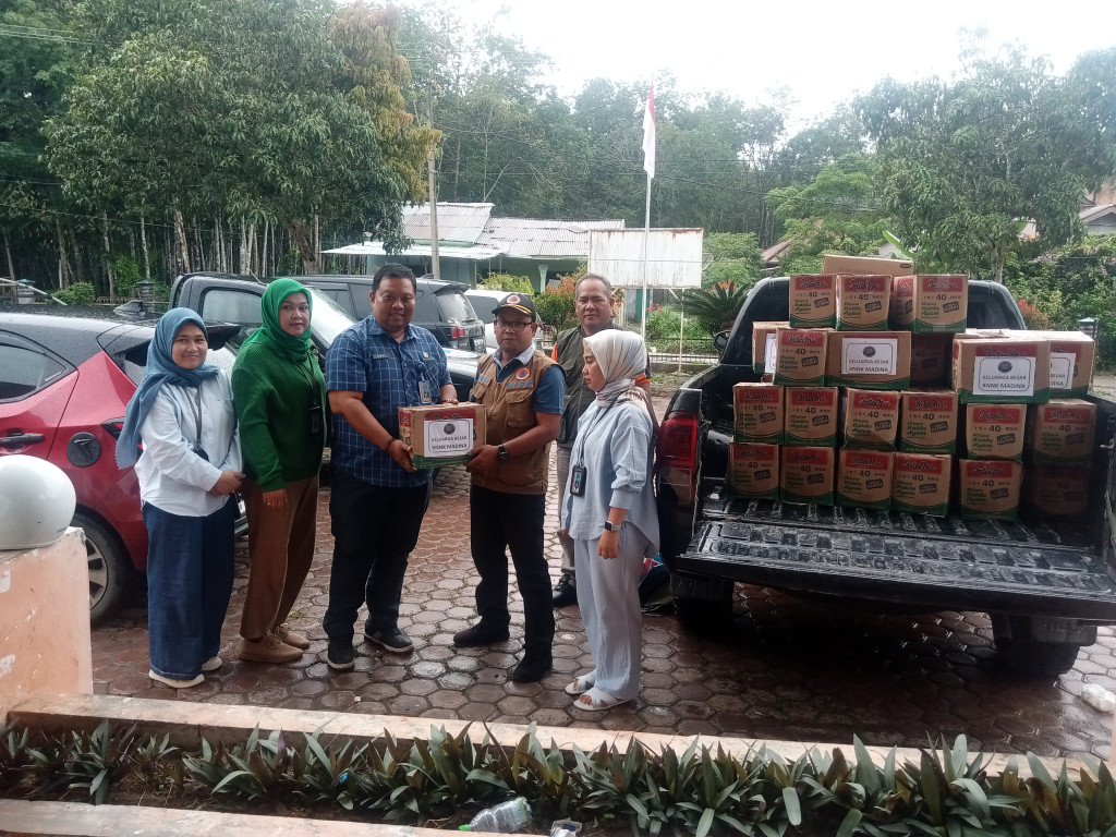 BNNK Madina Berikan Bantuan Sembako kepada Korban Bencana Banjir melalui Badan Penanggulangan Bencana Daerah Mandailing Natal