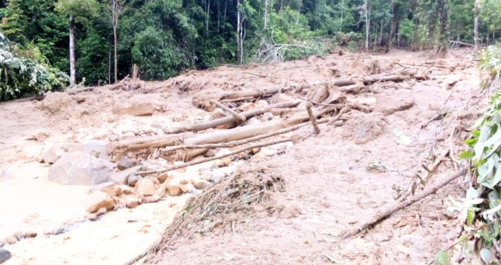 BPBD Tapteng Siaga Bencana: Pegunungan Sipilit Longsor, Debit Air Sungai Menaik Pada Level Tinggi