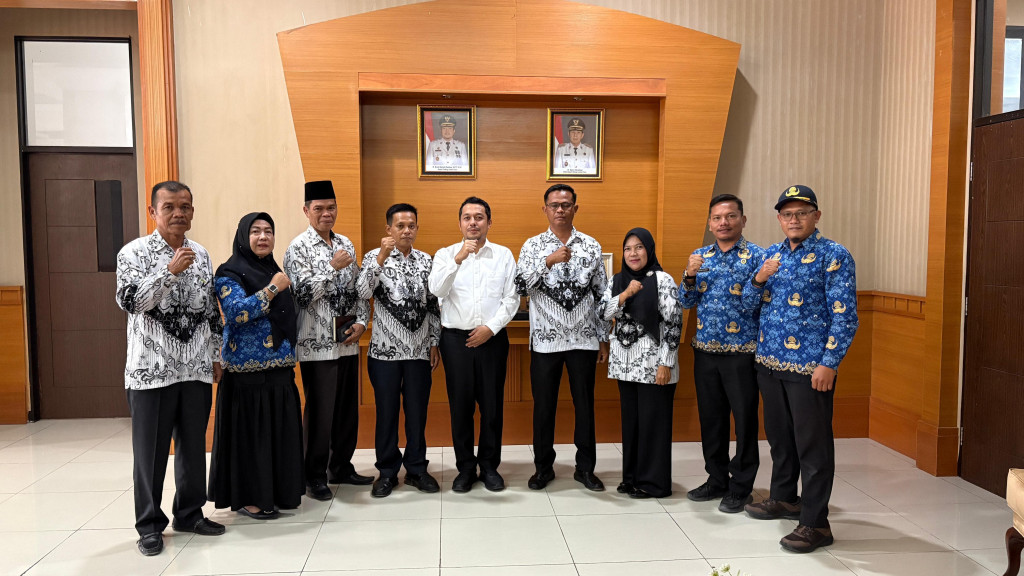 Bupati Haji Obon Terima Audensi Pengurus PGRI Kabupaten Paluta