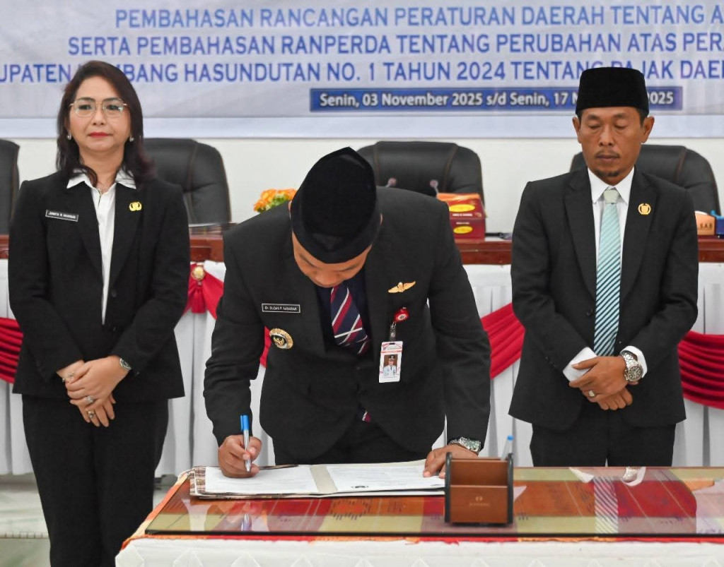 Bupati Humbahas Bersama DPRD Setujui RAPBD TA 2026 dan Ranperda PDRD Menjadi Perda