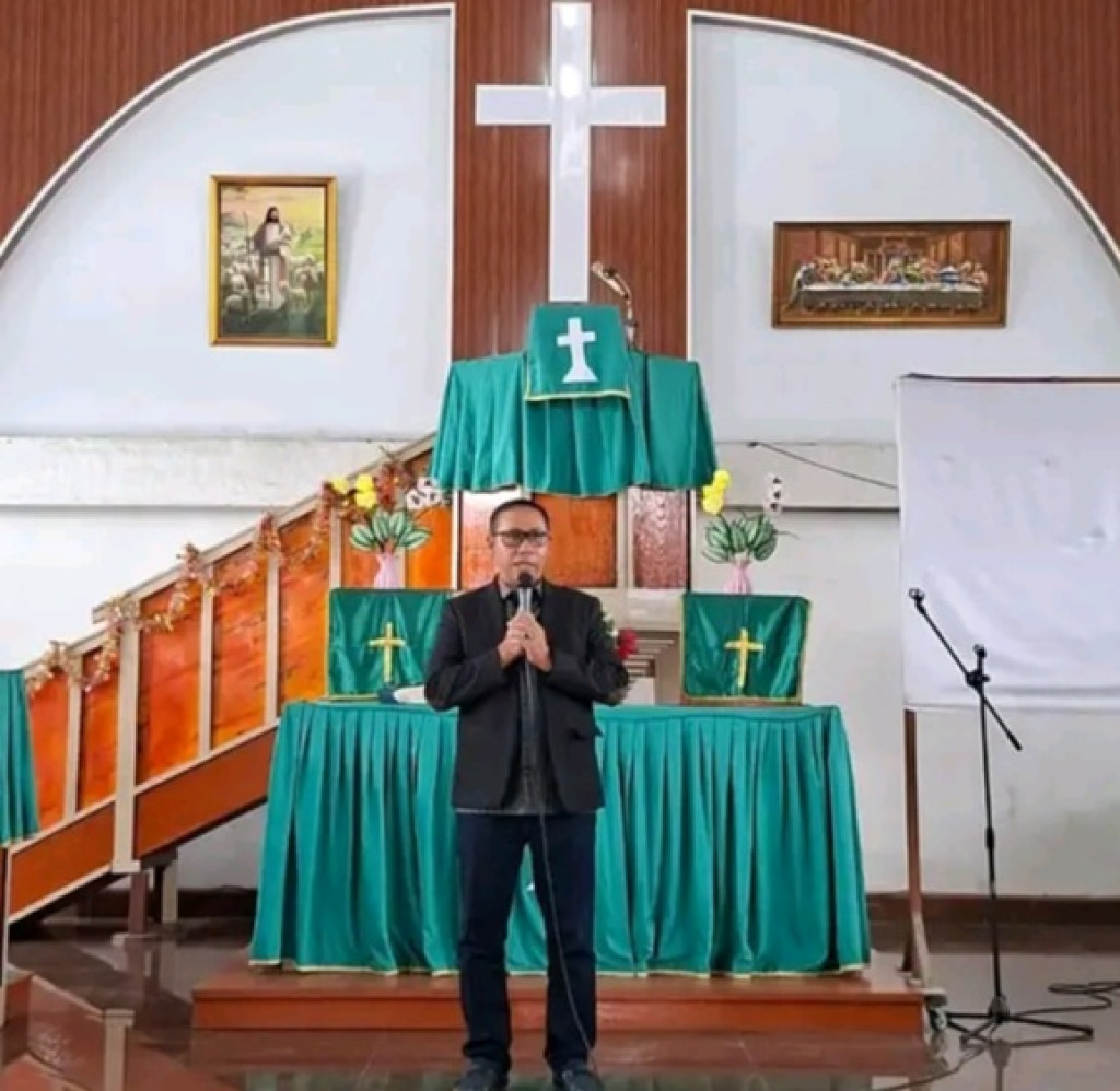 Bupati Tapanuli Utara Hadiri Ibadah Minggu di HKBP Hutaraja Sipoholon