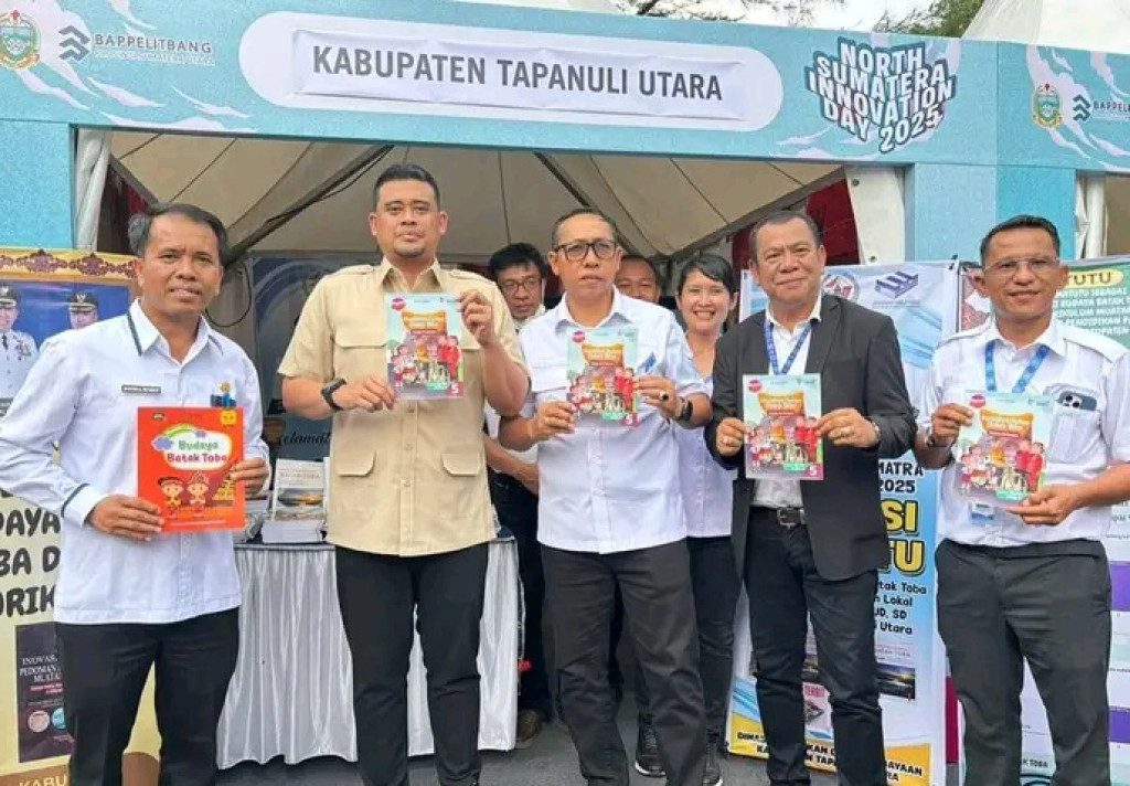 Bupati Tapanuli Utara Terima Penghargaan Lomba Inovasi Sumatera Utara 2025