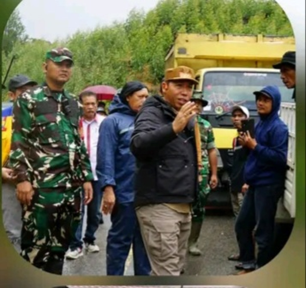 Bupati Taput Tinjau Banjir Bandang di Adiankoting Akses Taput-Tapteng Lumpuh Total Penanganan Darurat Diminta Dipercepat