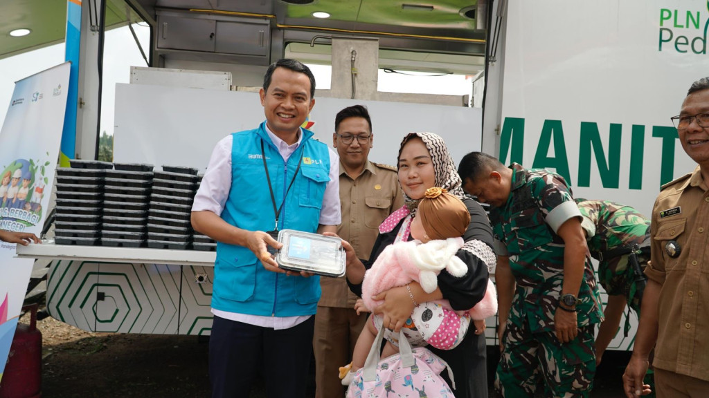 Cegah Stunting di Desa Cidadap, PLN Peduli Hadirkan Makanan Bergizi Lewat Humanity Truck 2025