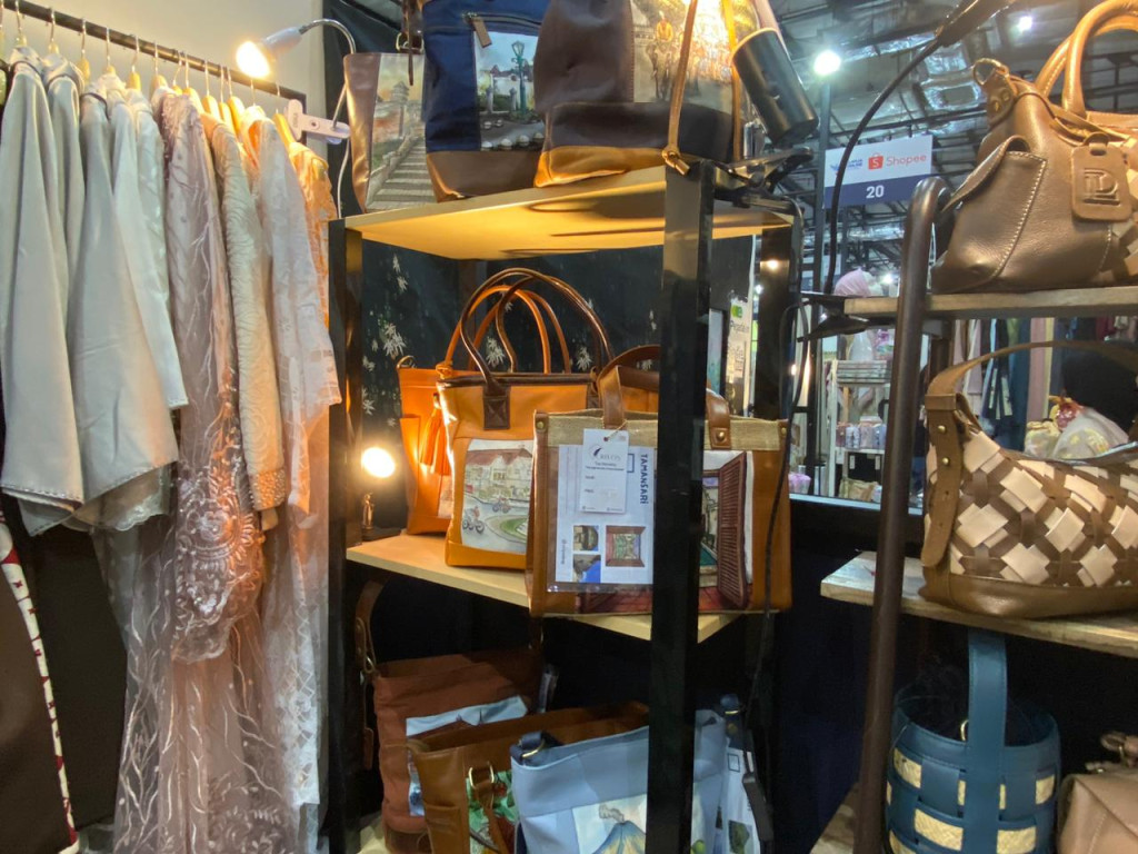 Criyos, Tas Cerita dari Yogyakarta Kenalkan Indonesia ke Dunia