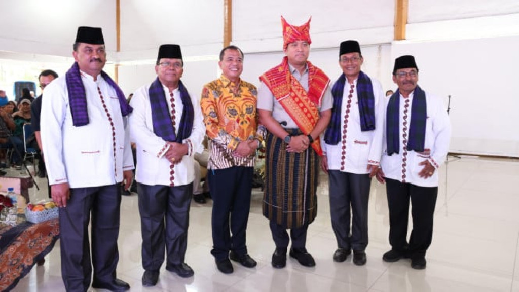 Dapat Marga Sitepu, Wamentan Sudaryono Resmi Jadi Warga Karo