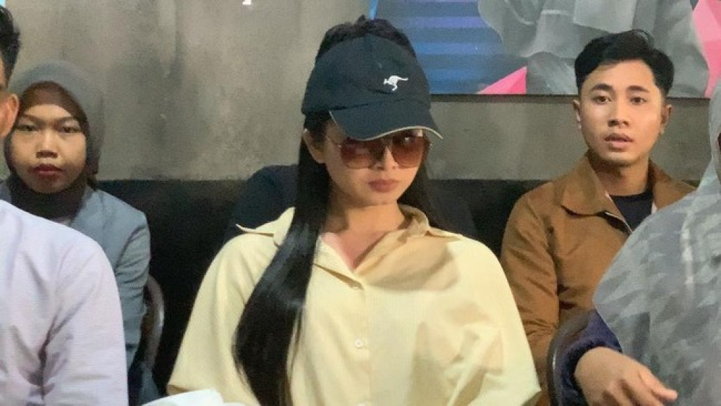 Di Balik Kamuflase MUA Dea Lipa, Tersimpan Trauma Masa Kecil Korban Bully