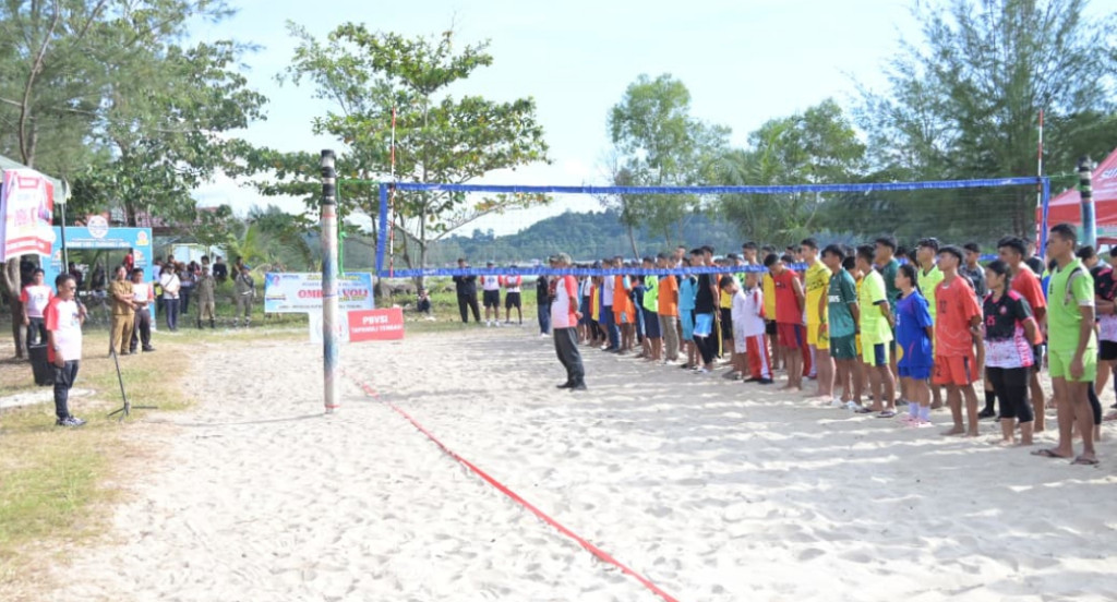 Diikuti 108 Tim, Bupati Tapteng Buka Turnamen Ombak Voli Tapanuli 2025