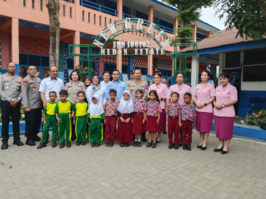 Disambut Gembira, Kapolrestabes Medan Terharu dan Bangga Pada Siswa-siswi SDN 106162 Desa Medan Estate
