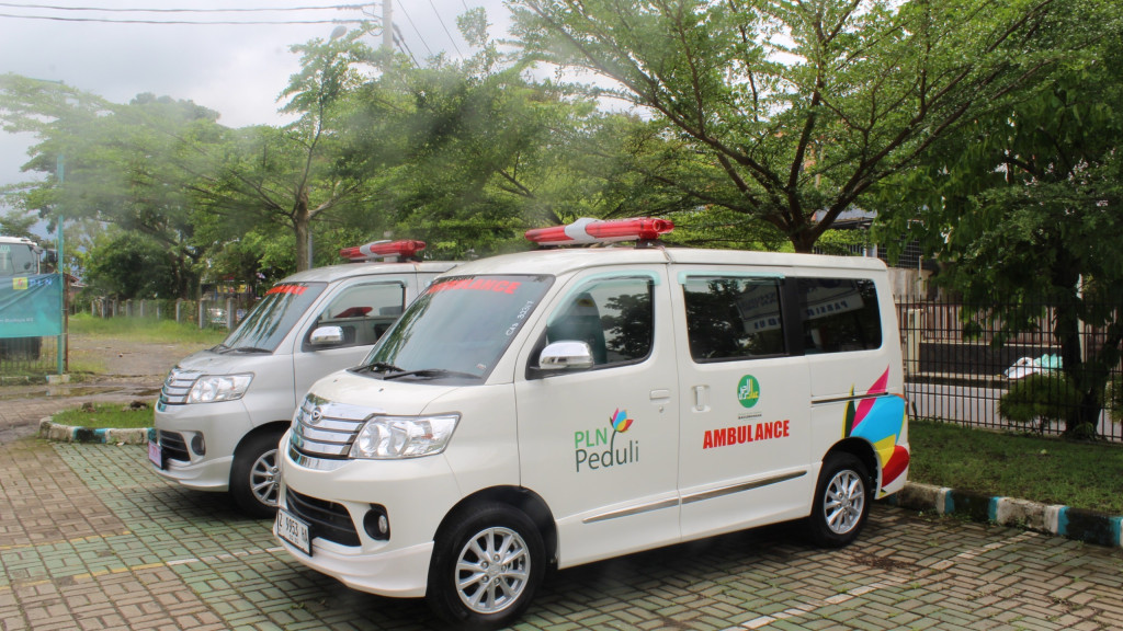 Dukung Layanan Kesehatan Masyarakat Tasikmalaya, PLN UID Jawa Barat Serahkan Dua Unit Ambulans PLN Peduli