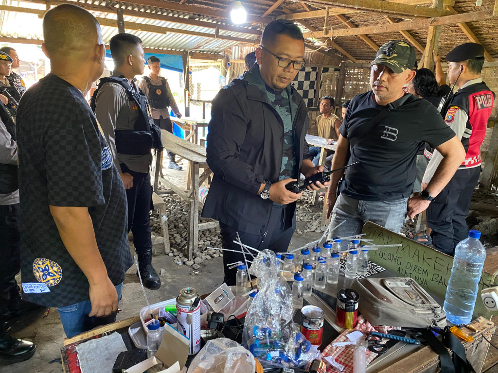 Gerebek Sarang Narkoba di Sunggal, Pengedar Diringkus Polisi dan Barak Diratakan