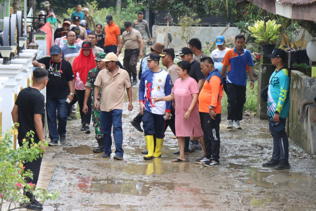 Gotong Royong Pasca Bencana Banjir, Wali Kota Binjai Tinjau Langsung Lokasi
