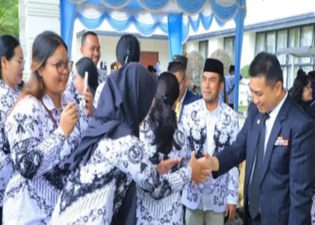 Guru Hebat, Indonesia Kuat: Upacara Hari Guru Nasional Dipimpin Bupati Labura