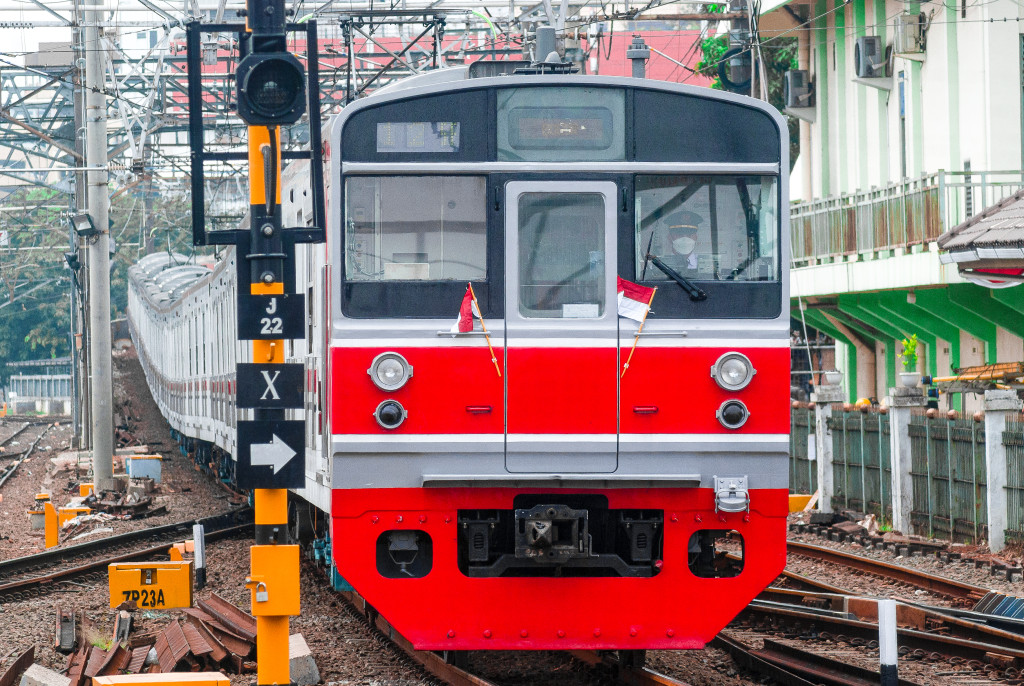 Heboh Tumbler Hilang di KRL, KCI Bantah Isu Pemecatan Pegawainya
