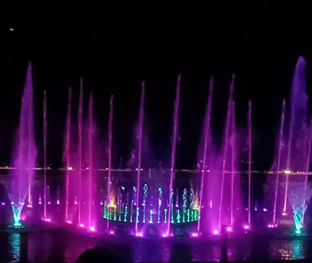 Jadwal Pertunjukan Air Mancur Menari di Water Front City Pangururan