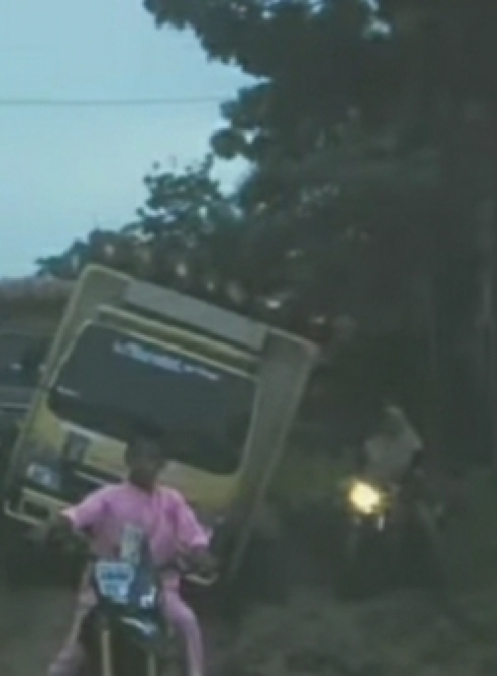 Jalan di Kelurahan Teluk Merbau Rusak Parah, Warga Geram: “Jangan Tunggu Korban Jatuh Baru Bergerak!”