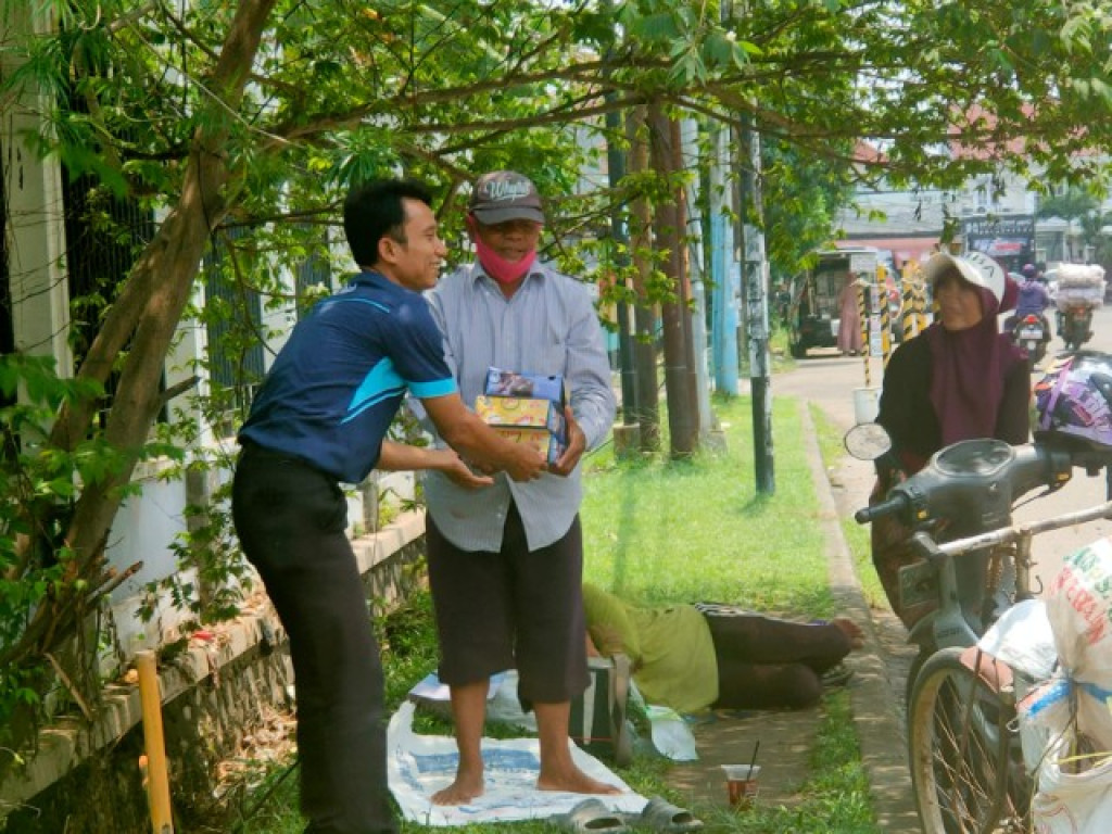 Jumat Berkah BRI BO Bekasi Harapan Indah Berbagi Makanan