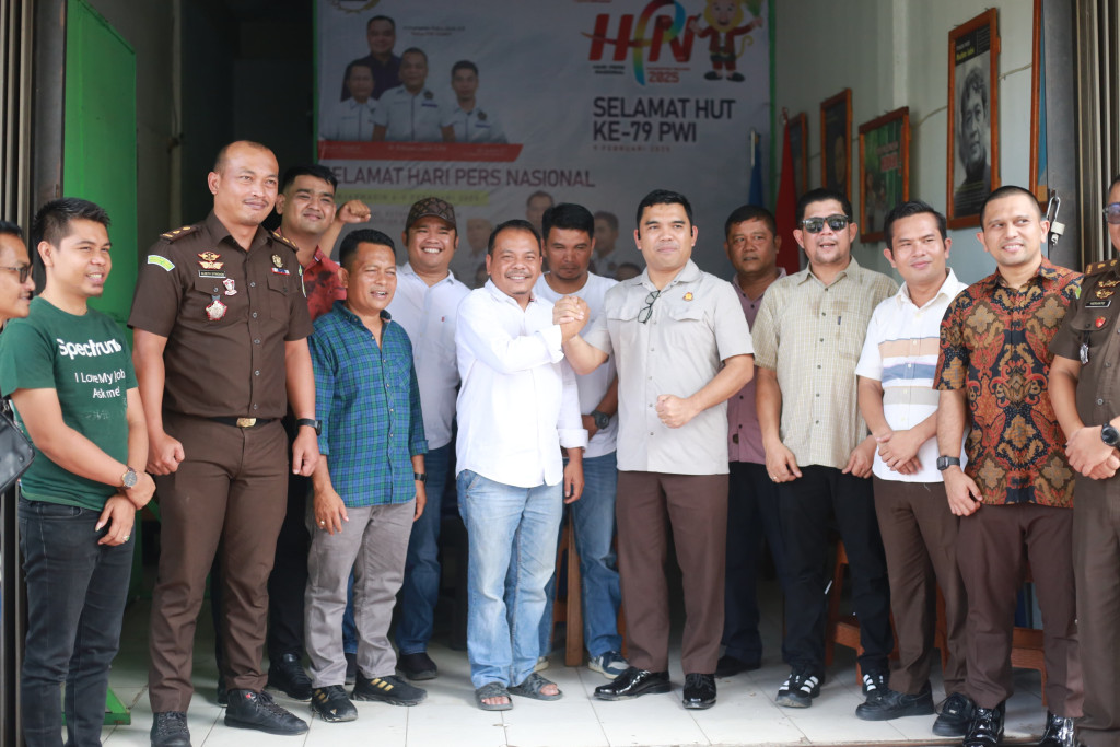 Kajari Madina Yos A Tarigan Silaturrahmi dengan PWI  Mandailing Natal