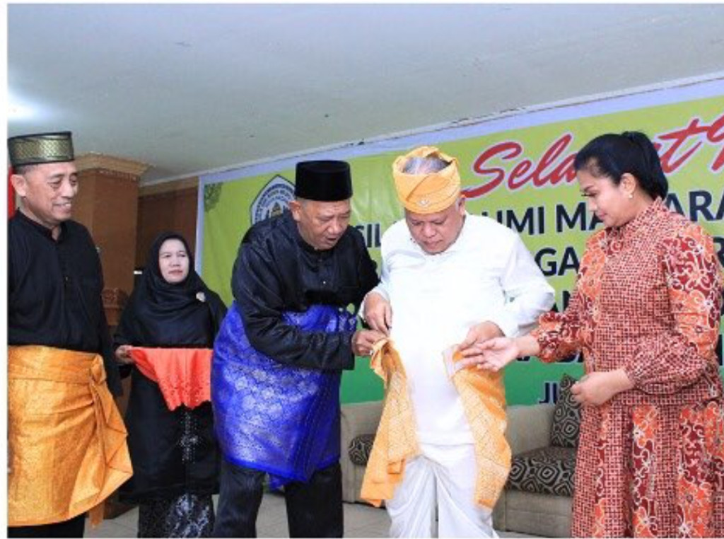 Kajati Sumut Raih Gelar Warga Kehormatan Melayu dari MABMI Medan