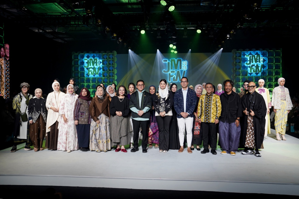 Kesederhanaan yang Menginspirasi: Sentuhan Modest Fashion Outer Mendag di Panggung Penutup JMFW 2026