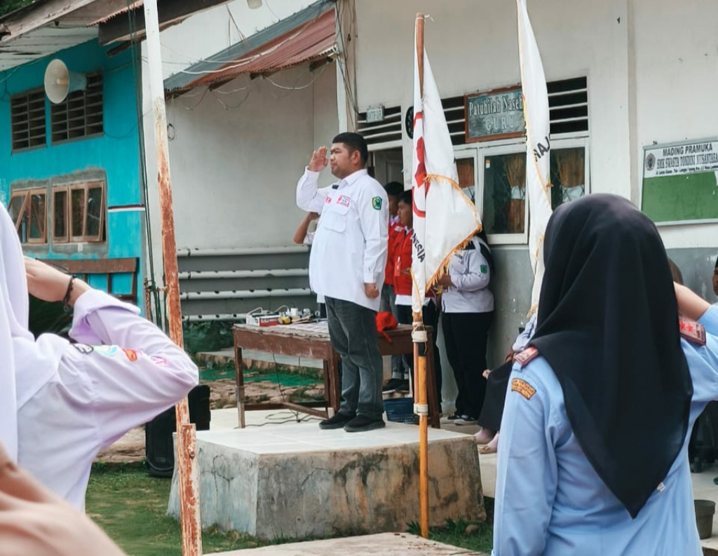 Ketua PMI Kabupaten Paluta Tohong Pangondian Harahap Buka Kemah PMR Wira