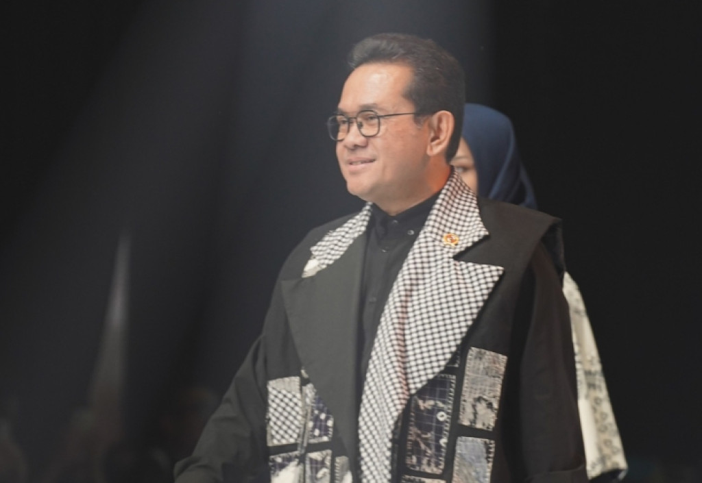 Kisah di Balik Rompi Sang Menteri di Panggung JMFW 2026: Semangat Kolaborasi, Kepedulian Lingkungan, dan Penggerak Ekonomi