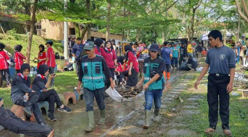 Kolaborasi Bersama Warga, Satgas Citarum Harum Pulihkan Kebersihan Sungai di Bojongsoang