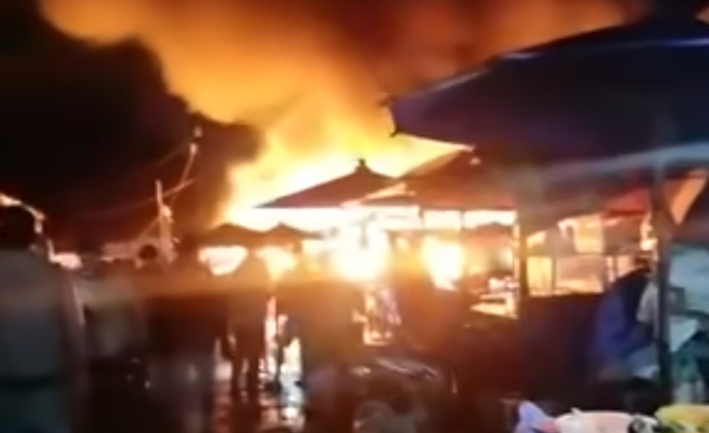 Kondisi Hujan, Pajak Sidikalang Dairi Terbakar, 29 Kios Hangus, 16 Rusak