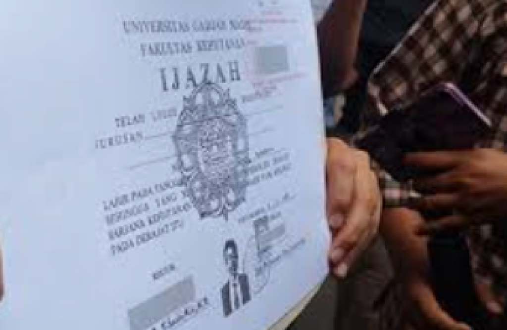 KPU Ungkap Alasan Sembunyikan 9 Bagian Ijazah Jokowi di Sidang KIP