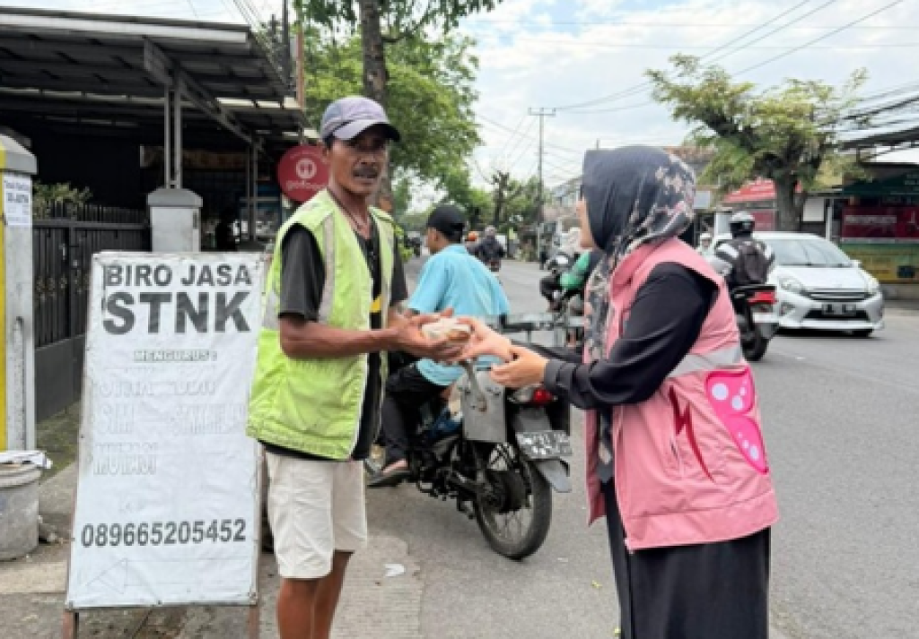 Lewat Jumat Berkah, PLN Dukung UMKM dan Warga Sekitar Bandung
