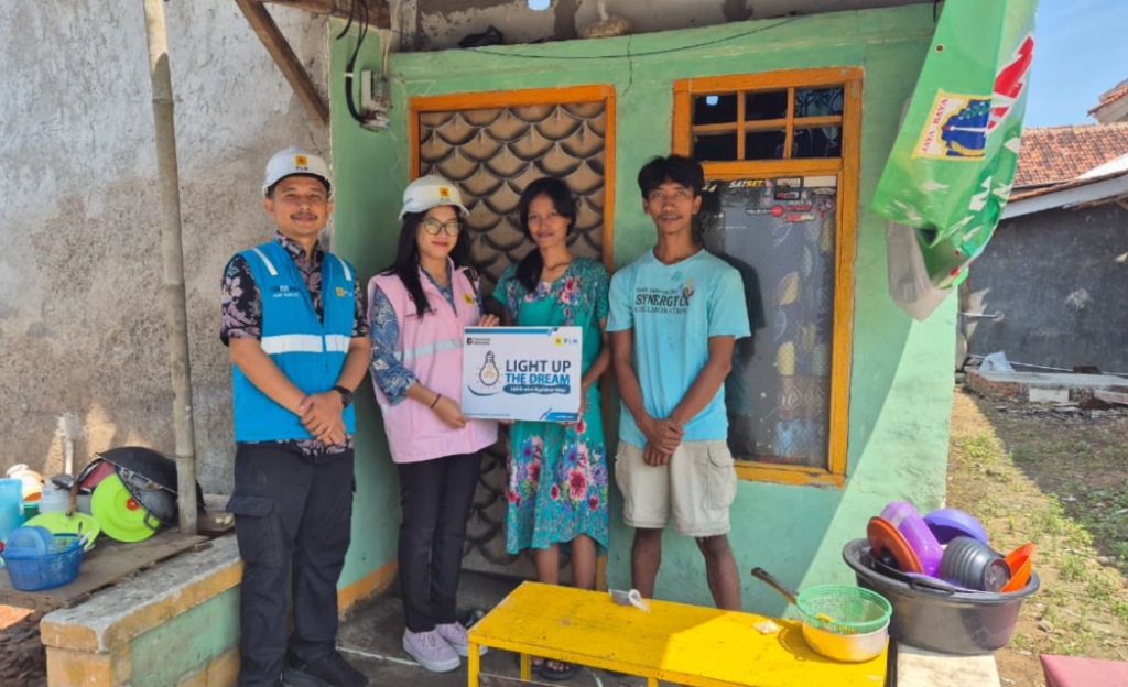 Lewat Program Light Up The Dream, PLN UP3 Bekasi Hadirkan Listrik Gratis bagi Keluarga Prasejahtera