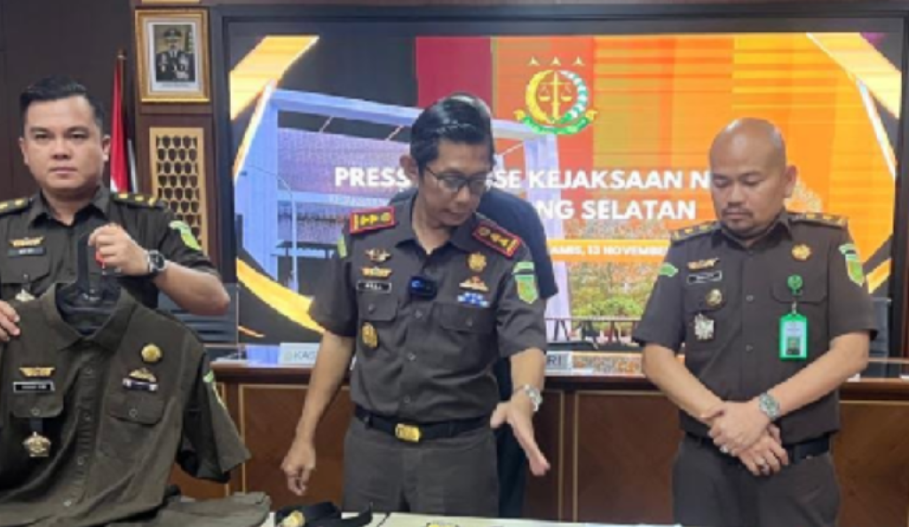 Mengaku Staf Ahli Jaksa Agung, Pria Ini Tipu Rp310 Juta dan Simpan Revolver