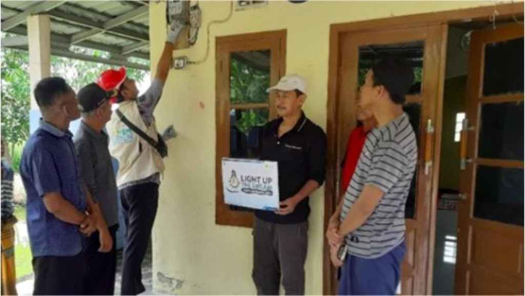 Momen Hari Kesaktian Pancasila, PLN Karawang Sambungkan Listrik Musholla Al Aziz