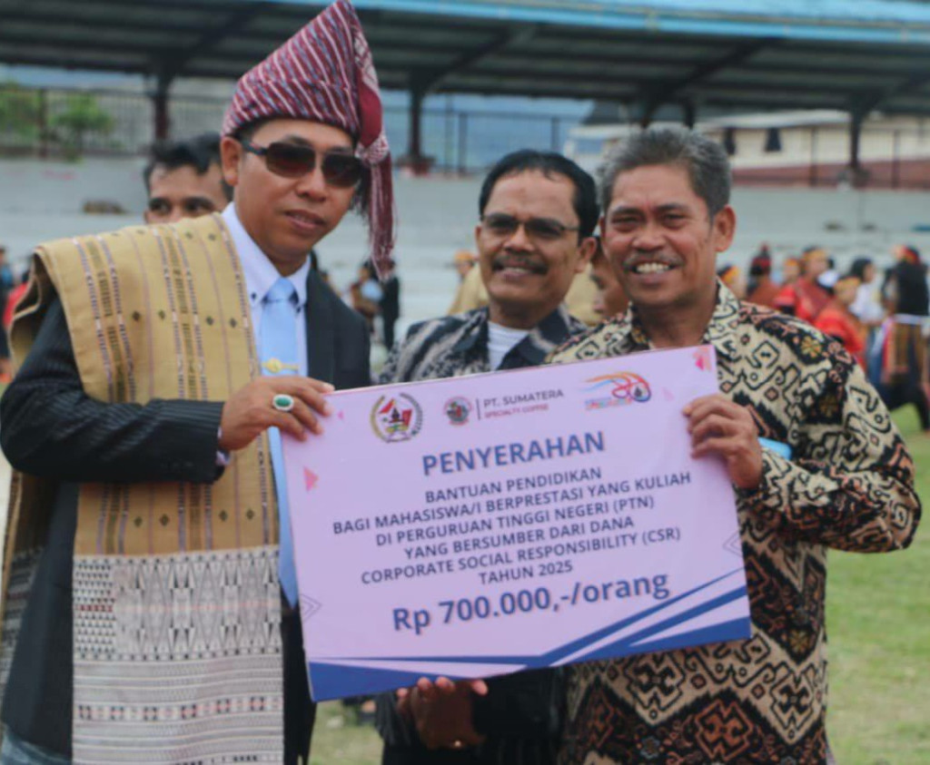 Pemerintah Kabupaten Tapanuli Utara Salurkan Bantuan Pendidikan Kepada 774 Untuk Mahasiswa Berpretasi 2025