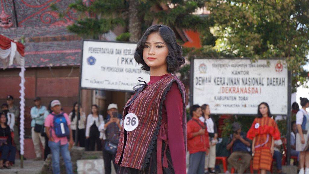 Pemkab Toba Gelar Lomba Busana Dan Desainer Etnik Ulos