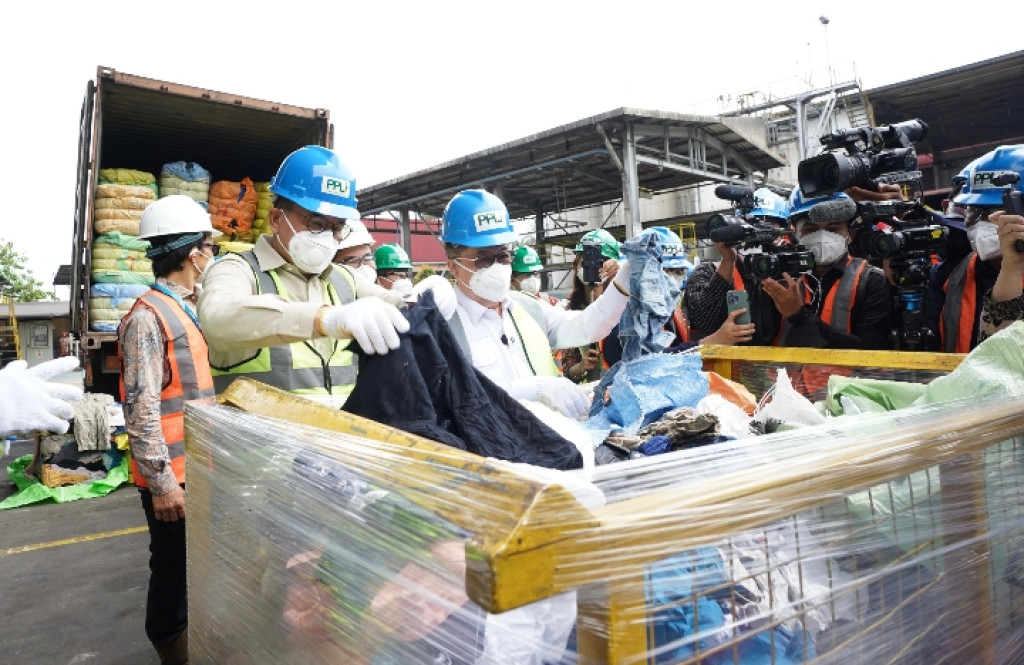 Pemusnahan Balpres Ilegal, Mendag Busan: Tindak Tegas untuk Lindungi Pasar Domestik dan Konsumen Indonesia