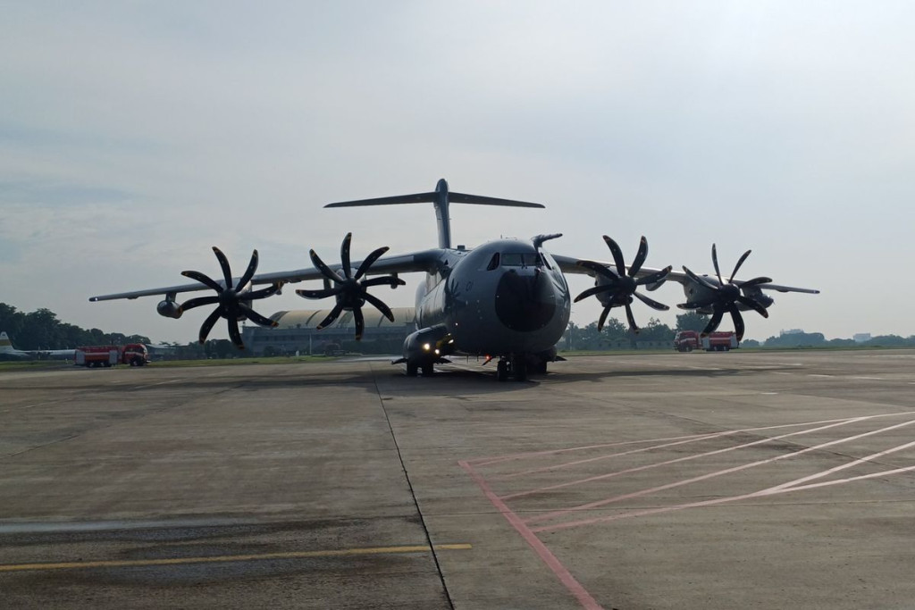 Pesawat Raksasa A400M TNI AU Mendarat di Halim, Siap untuk Misi Perang dan Kemanusiaan