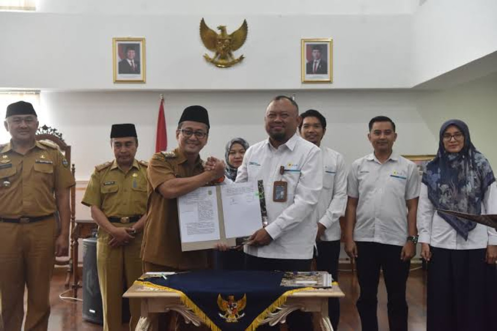 PLN dan Pemkab Tasikmalaya Tandatangani MoU dan PKS Penerangan Jalan Umum