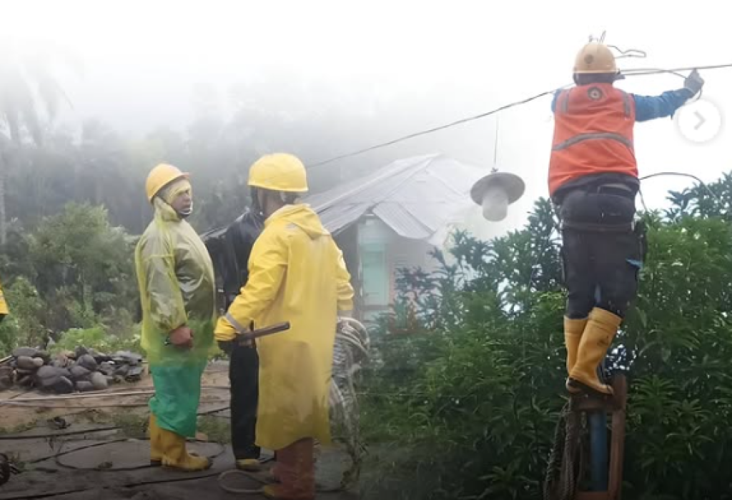 PLN Hadang Derasnya Bencana, Gardu Tenggelam dan Tiang Patah Tetap Diburu untuk Dipulihkan