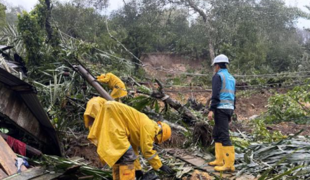 PLN Kerahkan Tim Siaga Hadapi Banjir dan Longsor yang Lumpuhkan Listrik di Tapteng–Sibolga