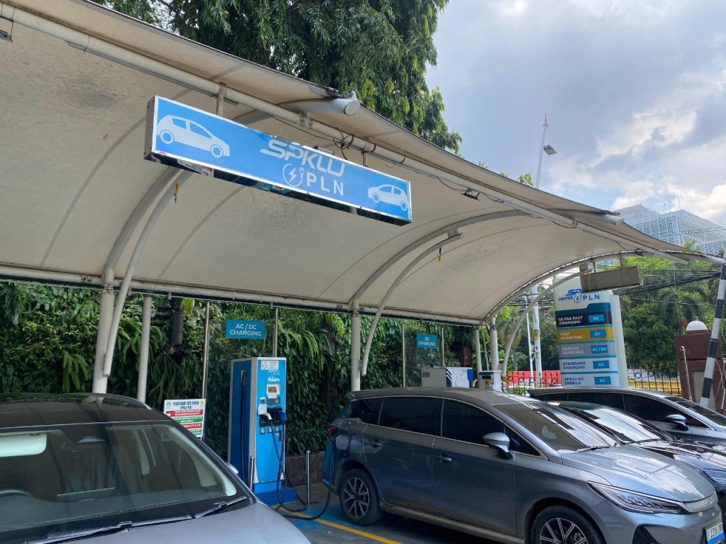 PLN Resmikan Dua SPKLU Center Pertama di Jakarta, Dorong Percepatan Ekosistem Kendaraan Listrik