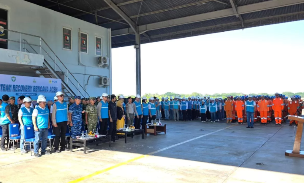 PLN Salurkan Sembako, Pimpinan Turun ke Titik Bencana di Aceh