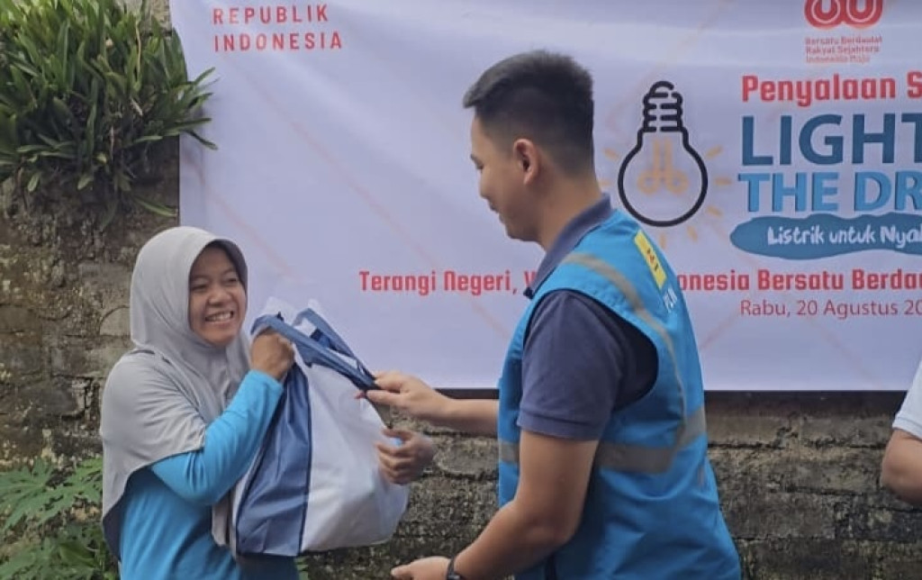PLN UP3 Cimahi Tebar Energi Kebaikan Lewat “Jumat Berbagi Saling Menguatkan”