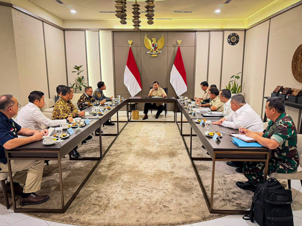 Presiden Prabowo Pimpin Rapat Khusus di Halim Sebelum Bertolak ke Australia