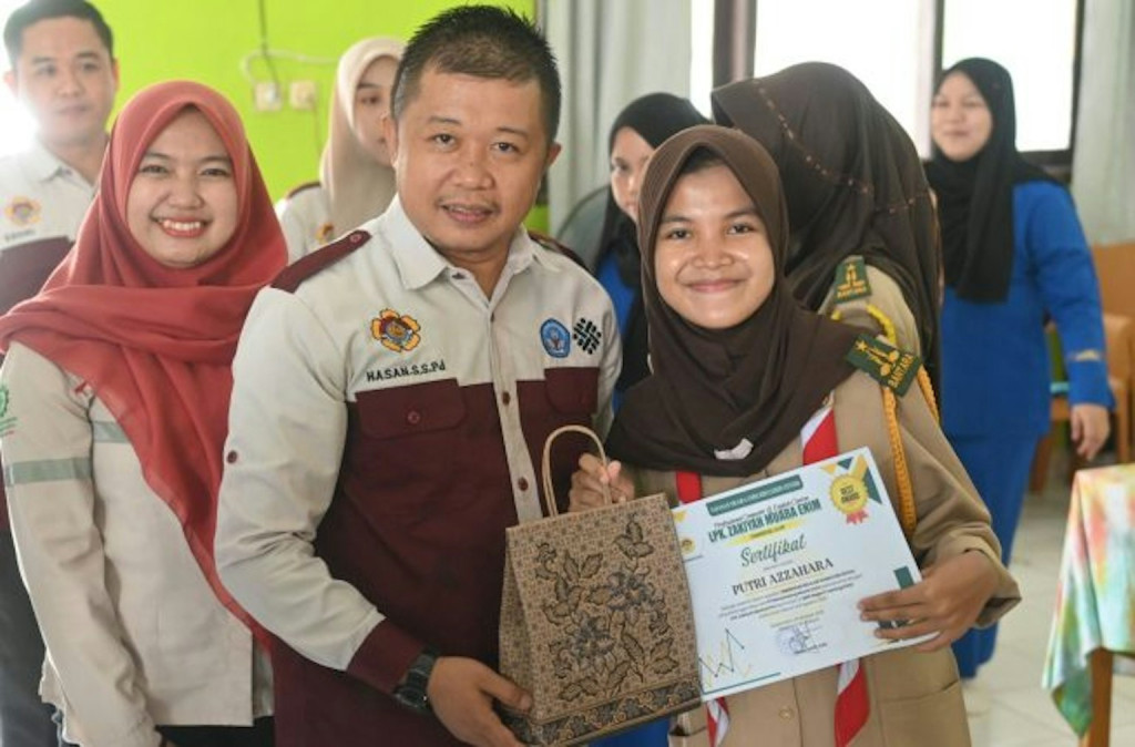 PT MME Bekali Pelatihan Digital Untuk Pemuda, 222 Siswa SMAN 1 Lawang Kidul Raih Sertifikat Keahlian