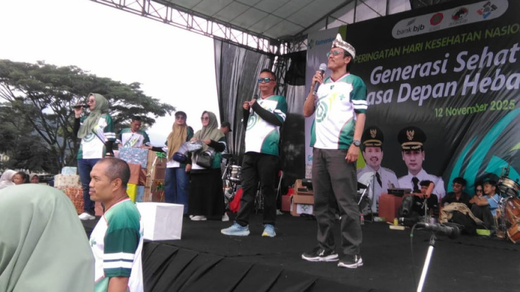 Ribuan Peserta Meriahkan Fun Walk Puncak HKN ke-61 Tingkat Kabupaten Sumedang