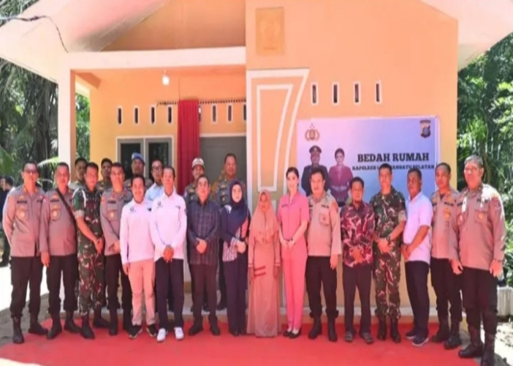 Rumah Layak Huni, Hidup Baru: Kapolres Labusel Serahkan Bantuan Bedah Rumah kepada Warga Torgamba