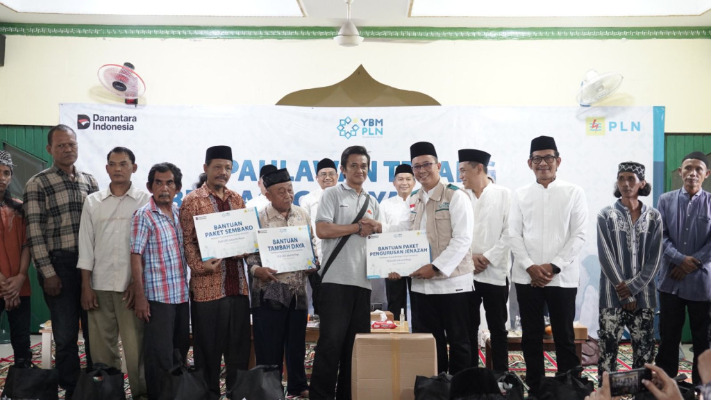 Semangat Hari Pahlawan, YBM PLN UID Jakarta Raya Salurkan Bantuan untuk Warga Kampung Mandiri Jakarta Utara