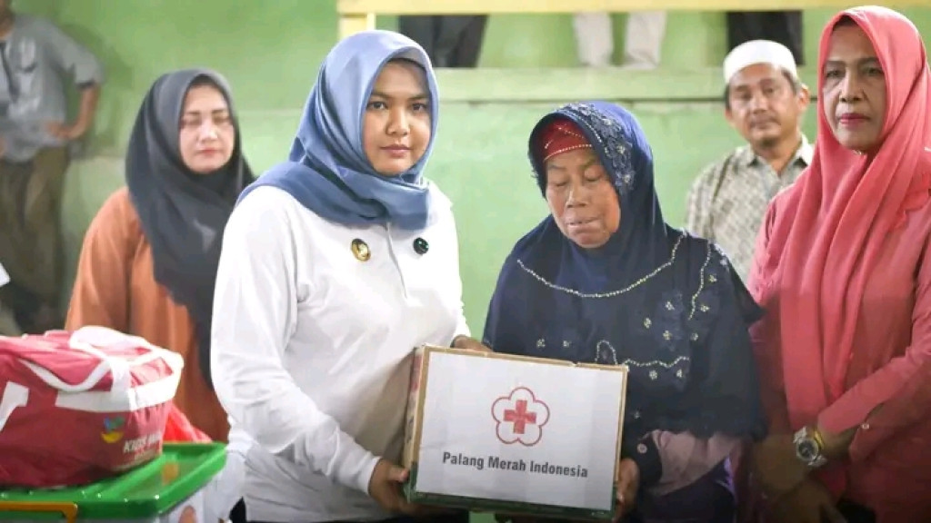 Serahkan Bantuan untuk Korban Kebakaran, Wabup Madina Imbau Hal Ini