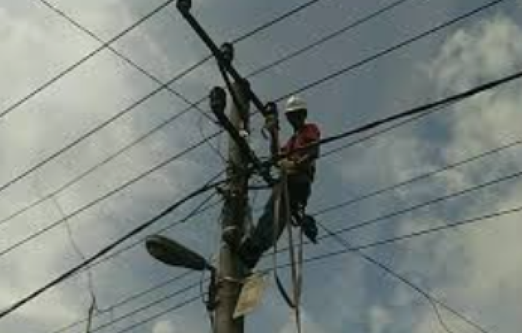 Siklon Senyar Lumpuhkan TM 20 kV, PLN Kembali Aktifkan 52% Penyulang